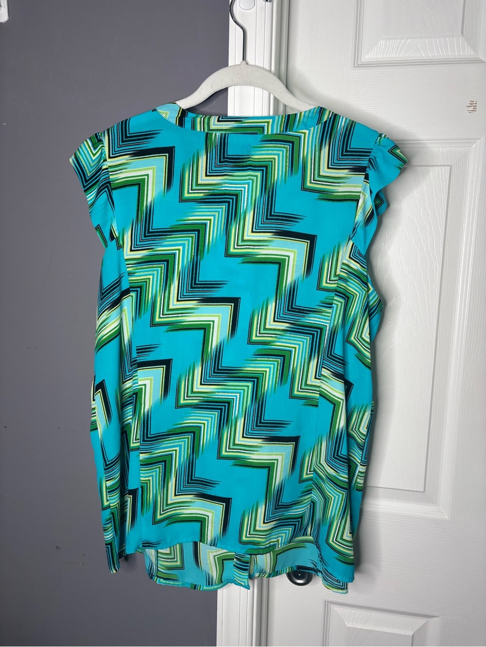 Worthington Blue & Green Abstract Print Ruffle V Neck Blouse XL - Picture 6 of 7